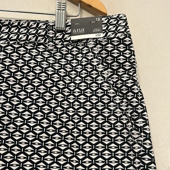 ana black white geometric pattern twill shorts Size 18 New - Picture 4 of 11